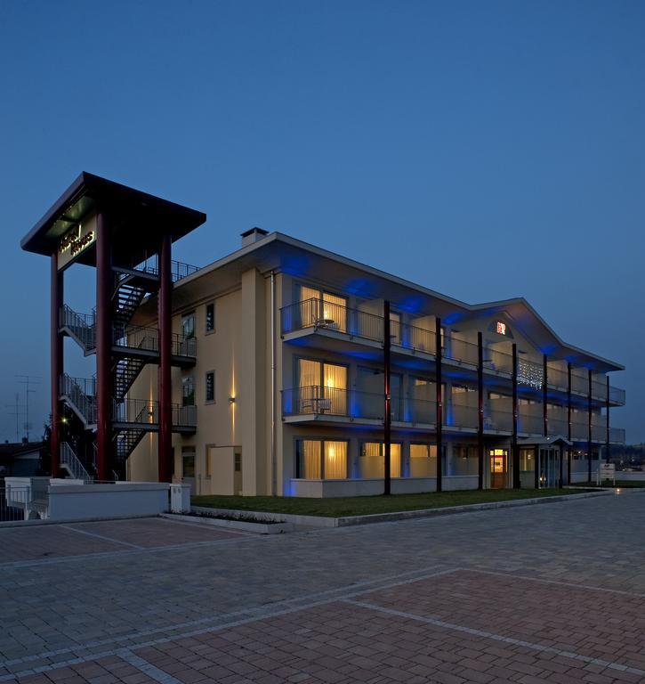 Rivus Hotel