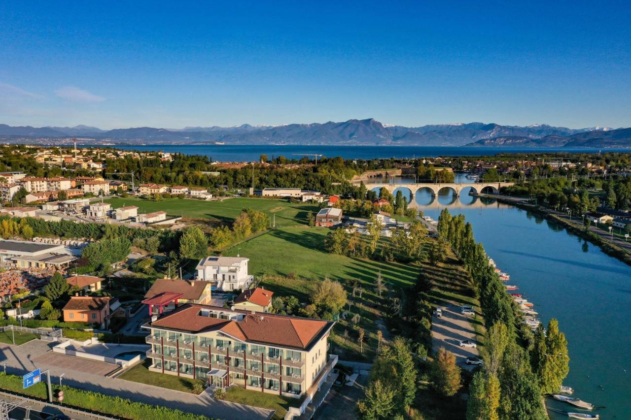 Rivus Hotel