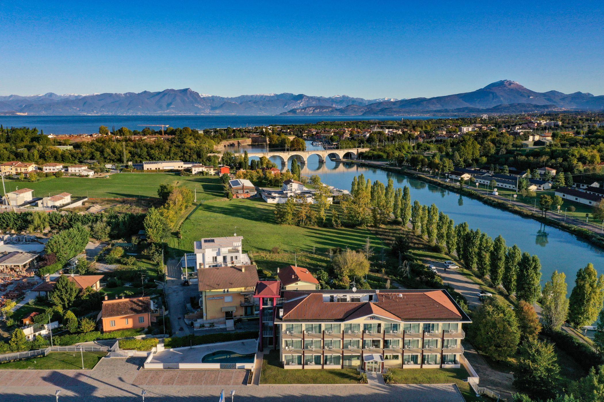 Rivus Hotel